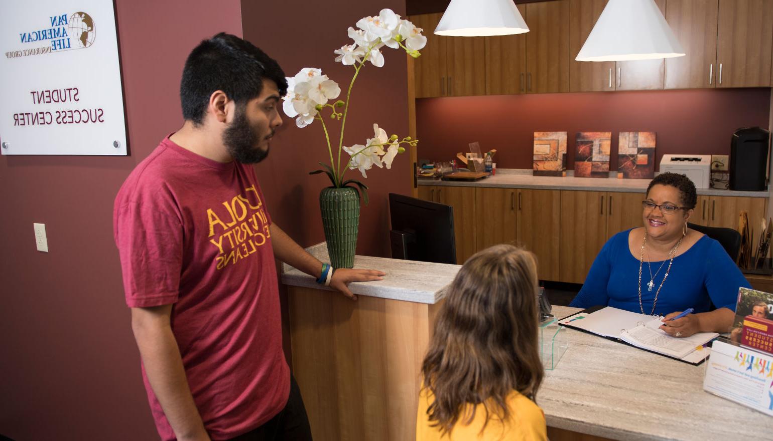 Students chatting with Student Success Center Representative